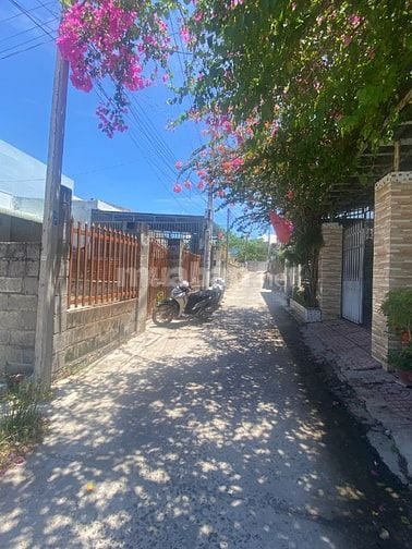 CHỦ CẦN BÁN GẤP NHÀ CẤP 4 CÁCH ĐƯỜNG NGÔ QUYỀN CHỈ 40m – GIÁ CHỈ 1.5 T