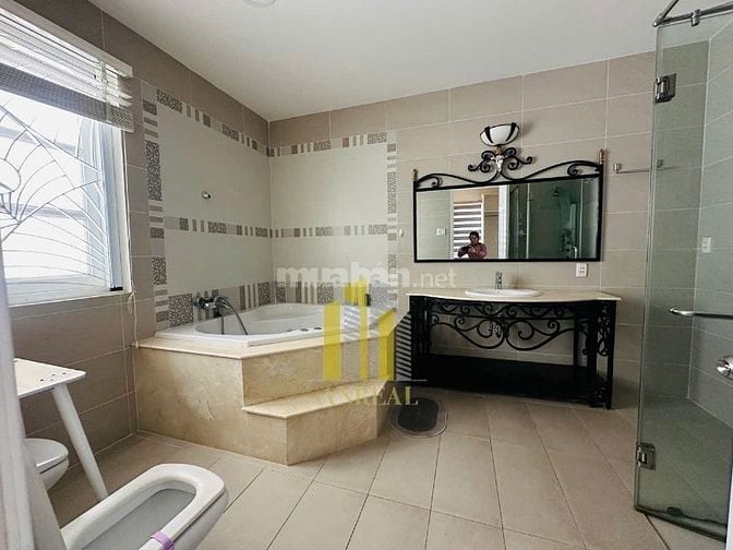 Biệt Thự Thảo Điền Sân Vườn Hồ Bơi Khuôn Viên 1000m2
