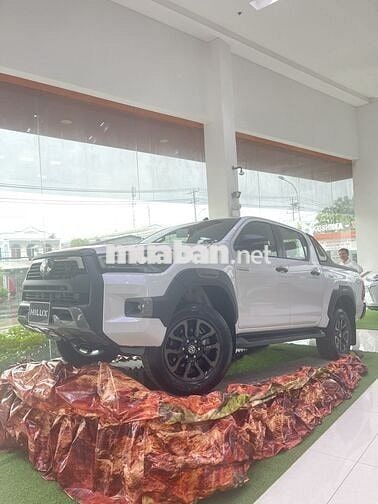 Toyota Hilux 2025 Adventure 2.8L 4x4 AT giao ngay