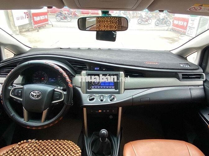 Cần bán Innova số sàn 2018 xe gia đình chất xe đep