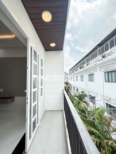 Nhà mới 3 tầng hẻm xe hơi 10m ra mặt tiền Hoàng Hoa Thám DT 3.75x12m