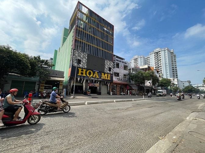 NHÀ MĂT TIỀN SẦM UẤT KINH DOANH NHIỀU LĨNH VỰC - KHU TÊN LỬA NGAY