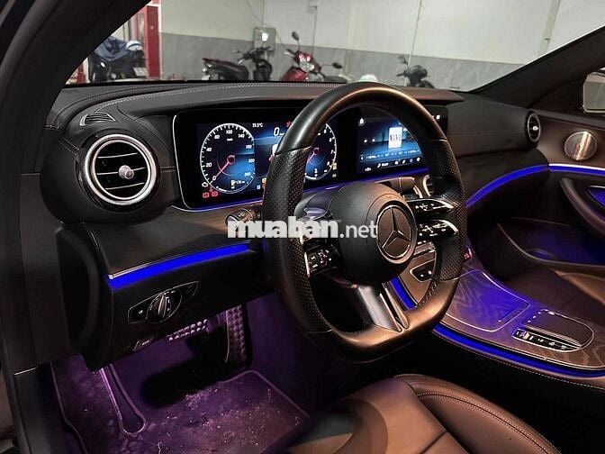 Mercedes Benz E Class 2022 E300 AMG - 37000 km