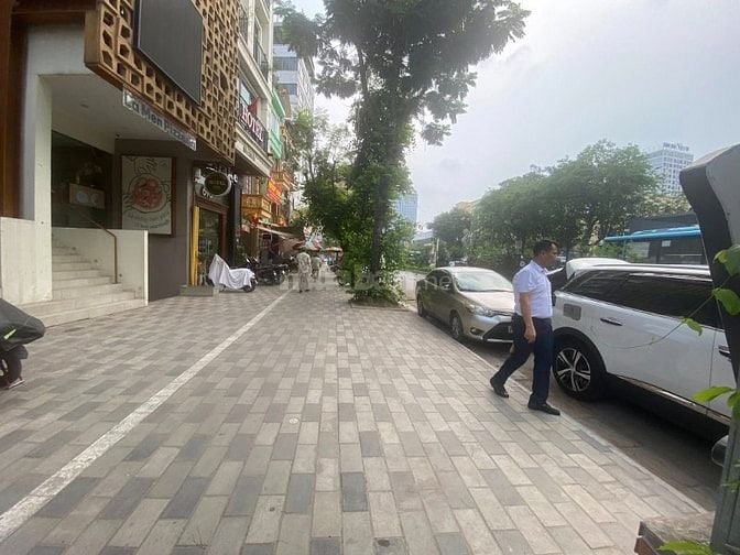 Siêu phẩm tòa nhà 9T mặt phố Lạc Long Quân DT120m2 MT9m gia 77ty