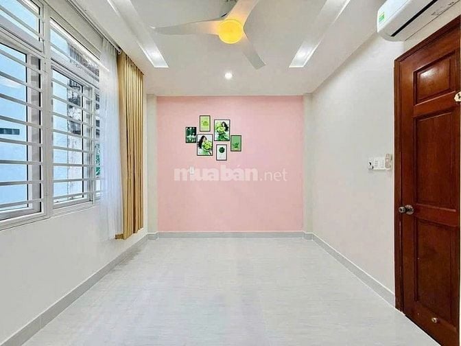 Bán gấp nhà Trần Huy Liệu 64m², trung tâm, gần sân bay, giá bán 4tỷ5