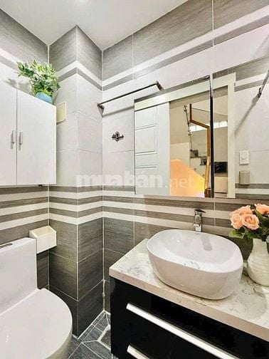Bán gấp nhà Trần Huy Liệu 64m², trung tâm, gần sân bay, giá bán 4tỷ5
