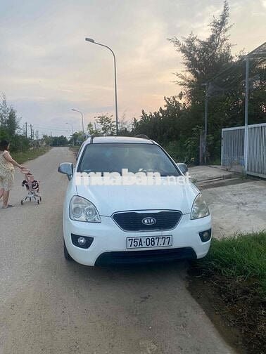 Kia Carens 2011 LX 1.6 MT - 140000 km