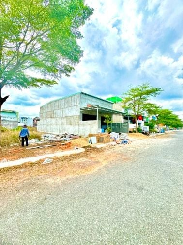 RA GẤP CẶP NỀN 130m2 XÂY XƯỞNG LIỀN KỀ KCN GẦN TRƯỜNG HỌC - CÔNG VIÊN