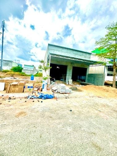 RA GẤP CẶP NỀN 130m2 XÂY XƯỞNG LIỀN KỀ KCN GẦN TRƯỜNG HỌC - CÔNG VIÊN
