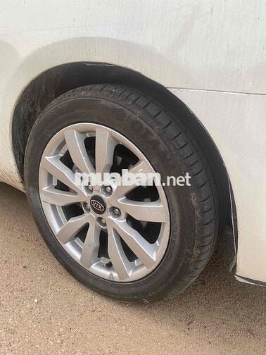 Kia Carens 2011 LX 1.6 MT - 140000 km