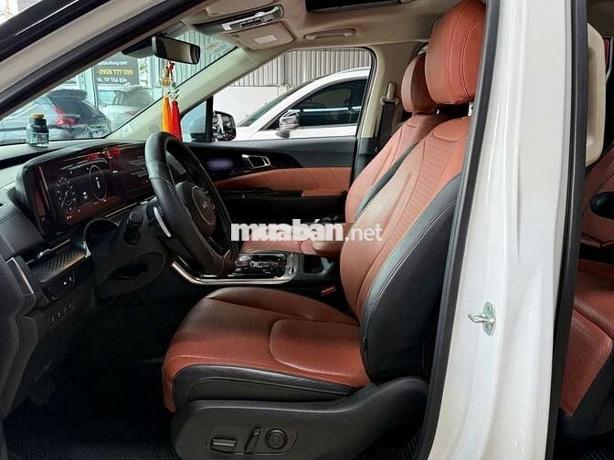 Kia Carnival 2022  - 18000 km