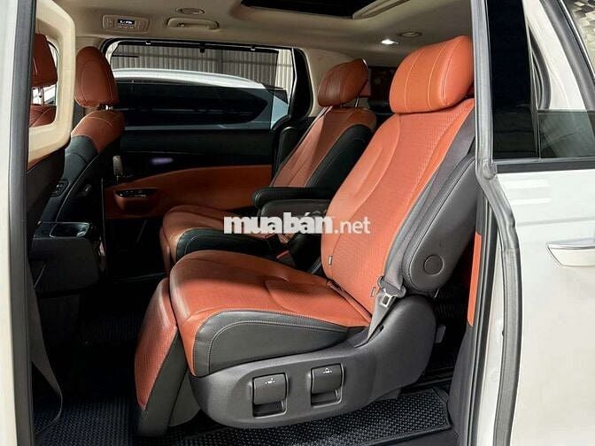 Kia Carnival 2022  - 18000 km