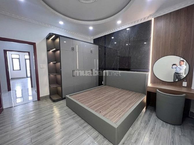 Bán nhà ở đường Thành Thái, phường 12, quận 10, giá 2 tỷ 500 triệu  ••