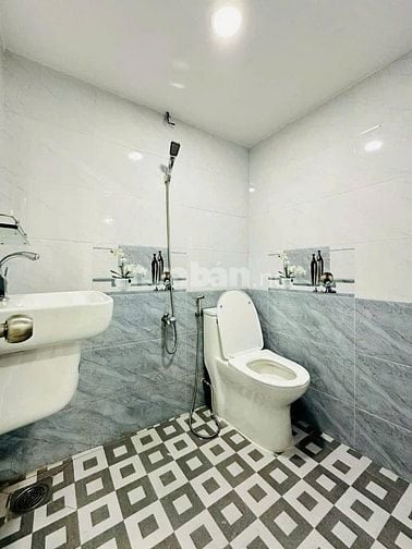 Bán gấp nhà hẻm 5m đường Nguyễn Đình Chiểu, Quận 3, sổ riêng,giá 5tỷ3