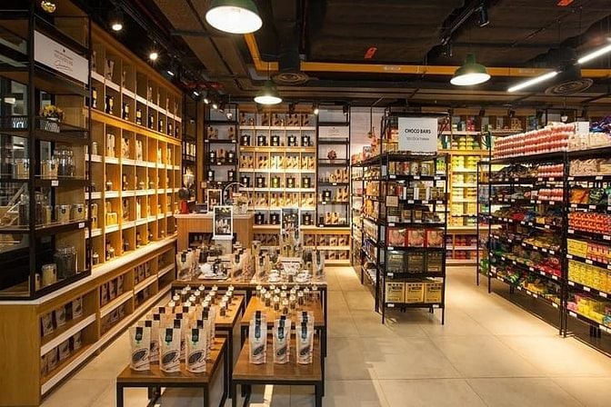 Tuyển gấp bảo vệ, tạp vụ, nhân viên kho, nhân viên bán hàng