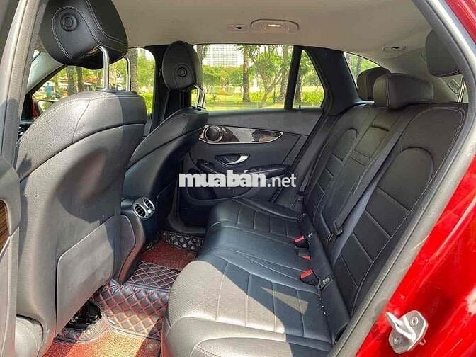 GLC200 form mới – màu đỏ độc – giá chỉ tầm 1 TỶ