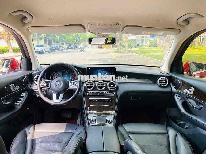 GLC200 form mới – màu đỏ độc – giá chỉ tầm 1 TỶ