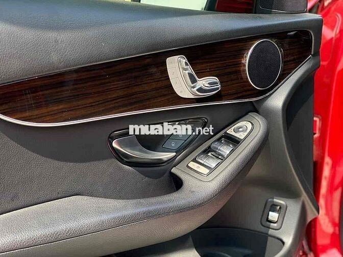 GLC200 form mới – màu đỏ độc – giá chỉ tầm 1 TỶ