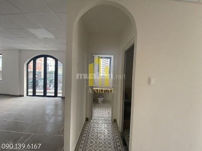 CHO THUÊ CĂN GÓC SÀN TRỐNG - CÓ THANG MÁY GIÁ 65 TRIỆU