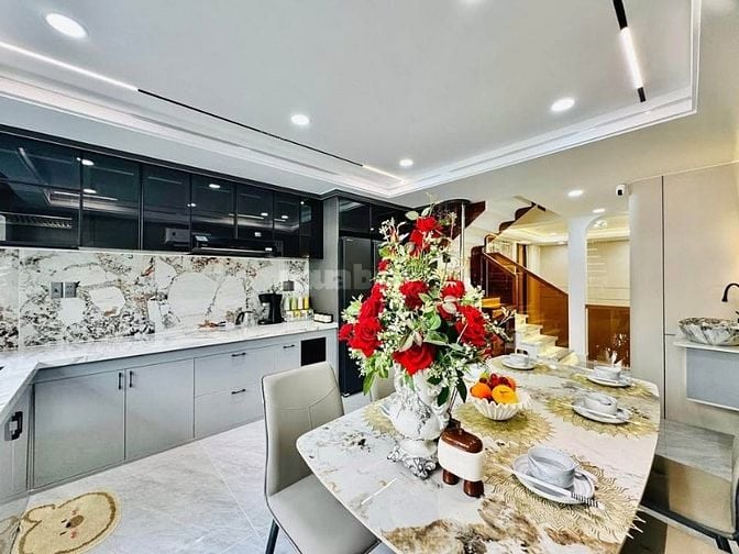 Chỉ 56m² – Sở Hữu Nhà Đẹp 3 Tầng Ngay Trung Tâm Quận 3, Hẻm Cao Thắng 