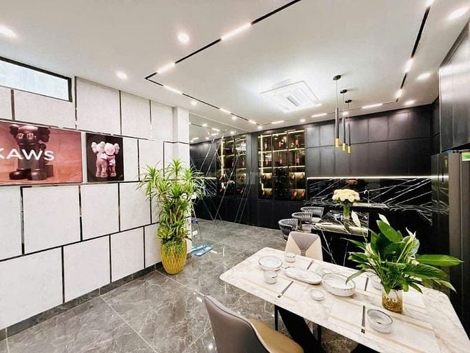 Lô góc, sát phố, ảnh thật, Bán nhà Hai Bà Trưng DT:60m2 giá 11.x tỷ