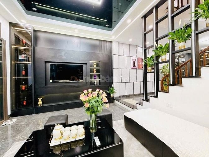 Lô góc, sát phố, ảnh thật, Bán nhà Hai Bà Trưng DT:60m2 giá 11.x tỷ