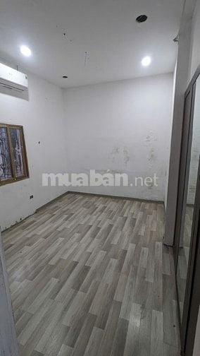 NHÀ ĐẸP LÀM VĂN PHÒNG CÓ THÁNG MÁY ĐỐNG ĐA