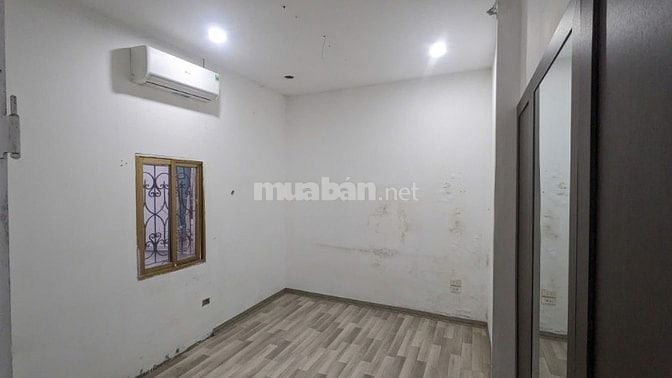 NHÀ ĐẸP LÀM VĂN PHÒNG CÓ THÁNG MÁY ĐỐNG ĐA