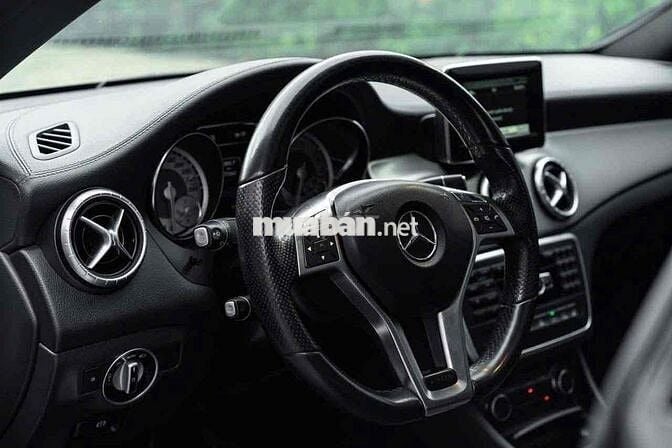 CLA250 4Matic Model 2015 màu trắng nhập Hungary