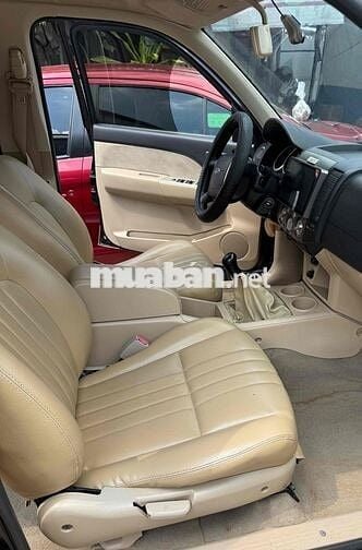 Ford Everest máy dầu số sàn