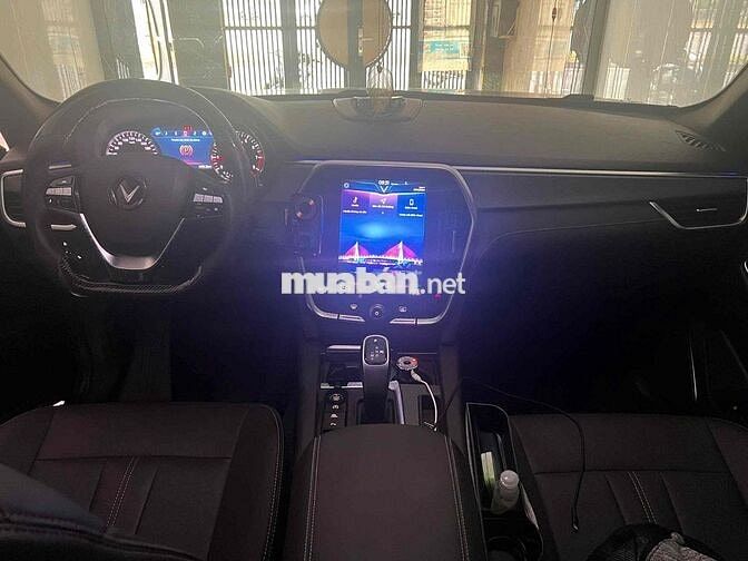 VinFast Lux SA2.0 2019 2.0 AT - 35000 km