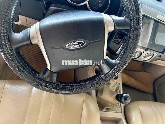 Ford Everest máy dầu số sàn