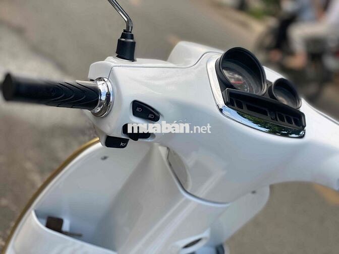 Vesspa đèn vuông 3v ie
