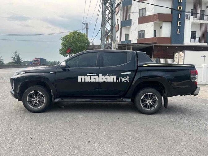 Mitsubishi Triton 2022 4x2 AT MIVEC - 900000 km