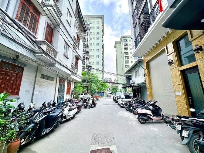 Bán nhà phân lô ngõ 214 Nguyễn Xiển, ô tô tránh có vỉa hè 52m2, 9 tầng