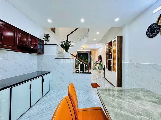 Thu nhập 15tr/tháng-Nhà Hòa Hưng Quận 10 60m2 chỉ 1tỷ880 sổ hồng riêng