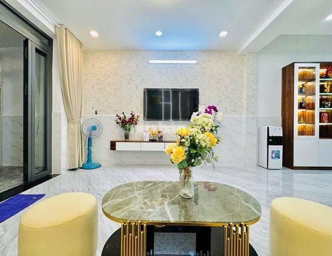 Thu nhập 15tr/tháng-Nhà Hòa Hưng Quận 10 60m2 chỉ 1tỷ880 sổ hồng riêng