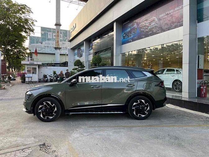 Kia Sportage 2023 Signature 1.6T AWD - 30200 km