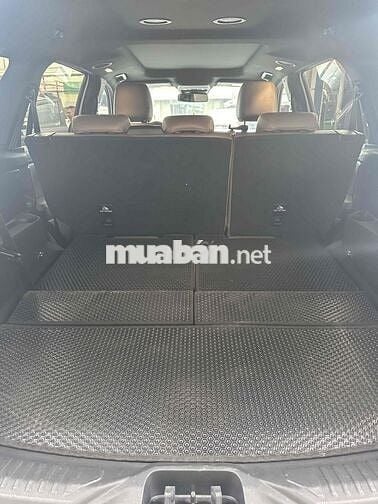 Ford Everest Titanium 4x4 màu trắng odo 2 vạn luot
