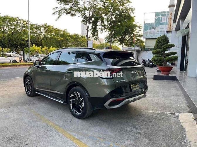 Kia Sportage 2023 Signature 1.6T AWD - 30200 km