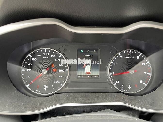 MG ZS 2023 STD - 23000 km