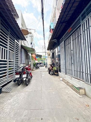 Nhà Lê Văn Quới. Đường Số 14. 4x8. Trệt 2 Lầu. Hẻm 4m Thông. 