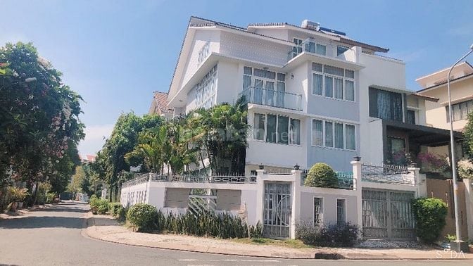 Cho thuê Biệt Thự Phú Mỹ- Phú Mỹ Hưng nhà đẹp- căn góc giá 49 triệu