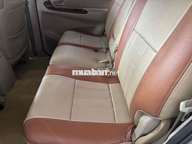 Toyota Innova 2006 G - 123456 km