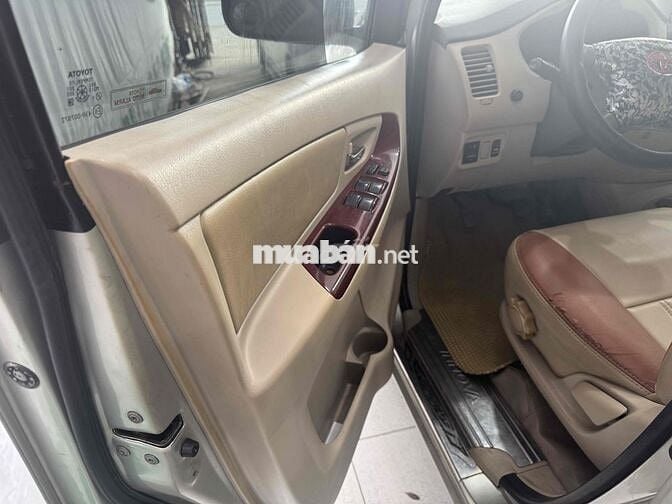 Toyota Innova 2006 G - 123456 km