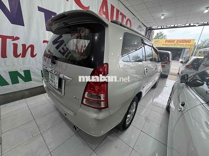 Toyota Innova 2006 G - 123456 km