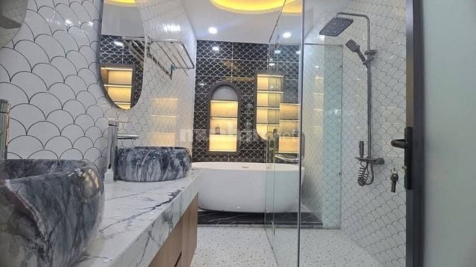Chốt Nhanh! Nhà 3 Lầu, 5PN Quận 3 – Giá Chỉ 3 Tỷ 630 – Sổ Riêng
