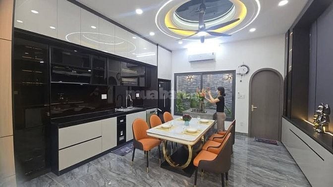Chốt Nhanh! Nhà 3 Lầu, 5PN Quận 3 – Giá Chỉ 3 Tỷ 630 – Sổ Riêng