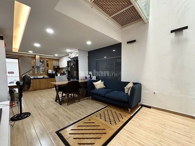 Bán nhà MT siêu hiếm 70m2 (4,2*16,5) SHR Hai Bà Trưng Tân Định Q1 