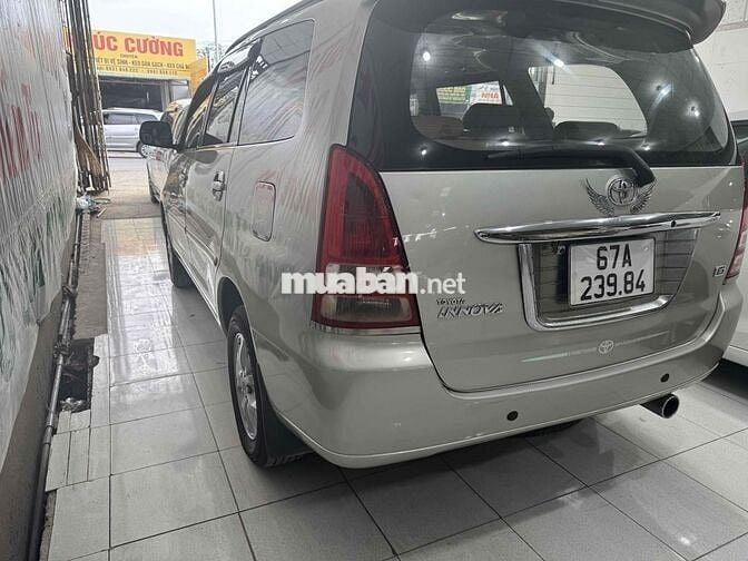 Toyota Innova 2006 G - 123456 km
